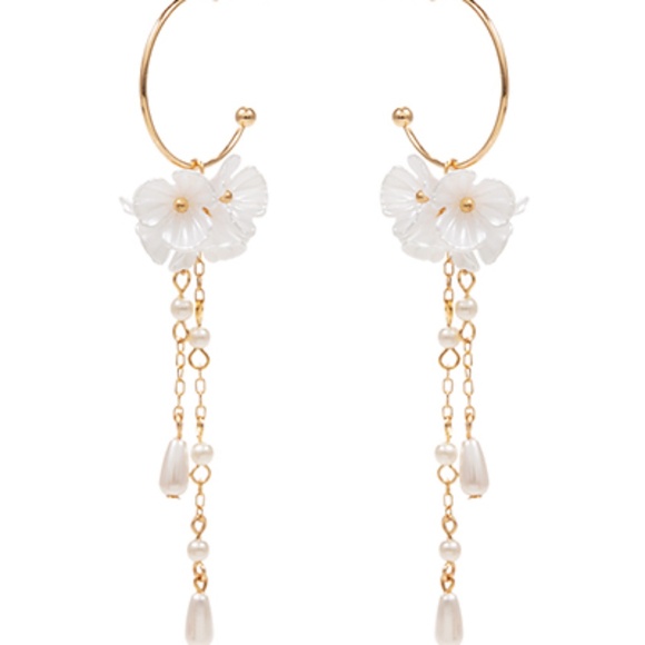 Linked Flowers & Chain Drop Earrings - Picture 1 of 1